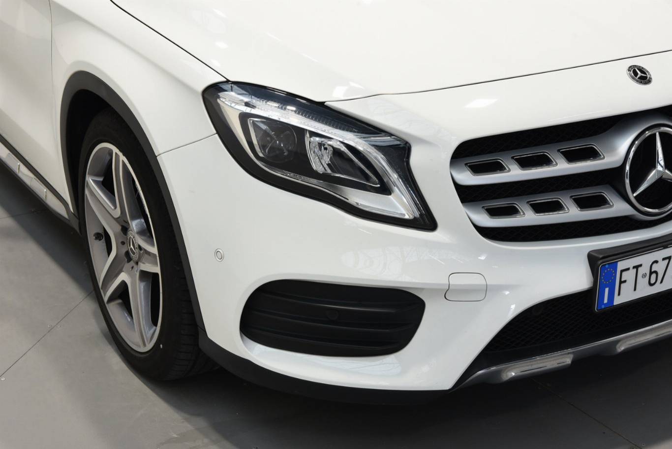 MERCEDES-BENZ GLA 200 53