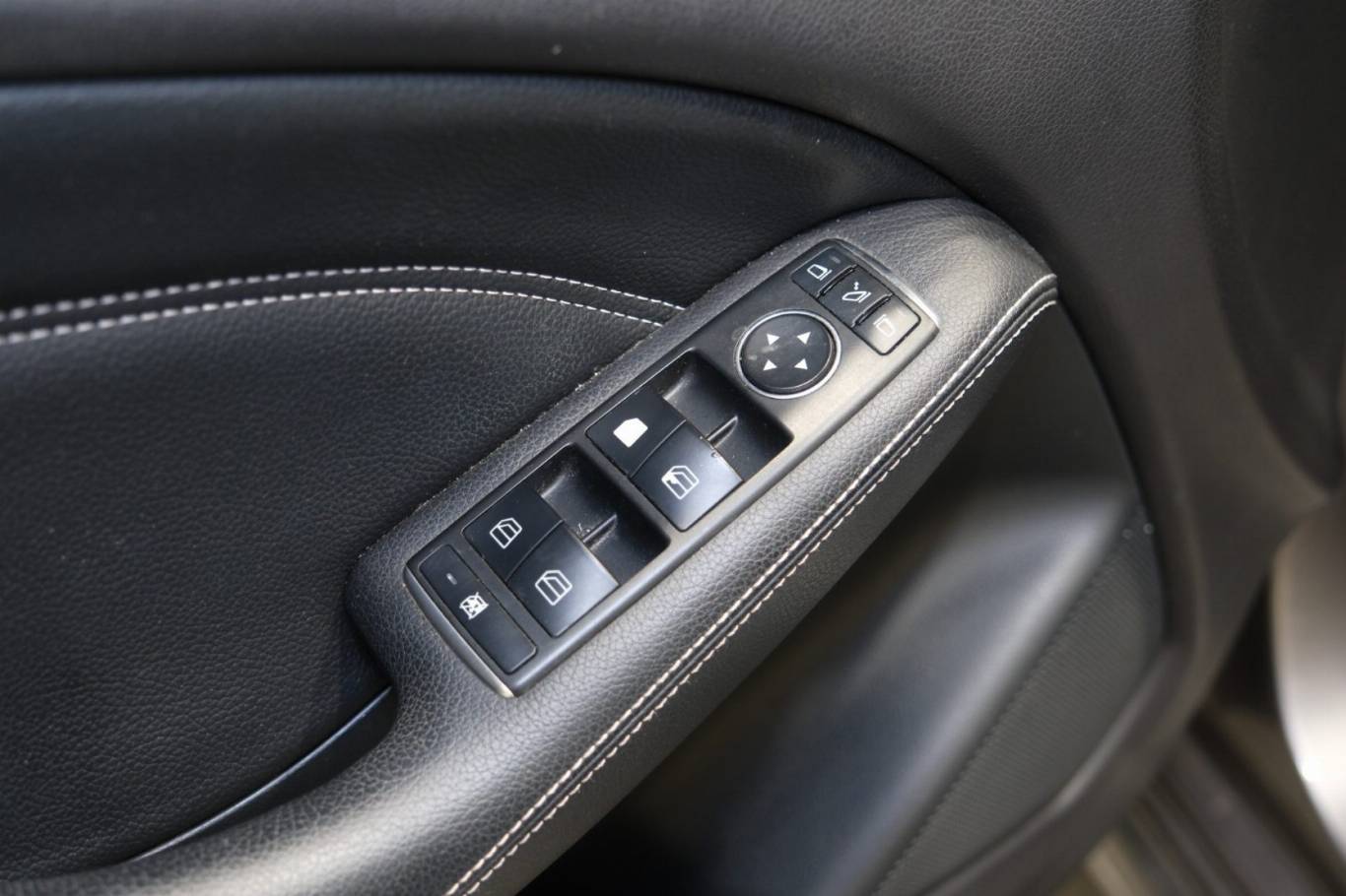 MERCEDES-BENZ B 180 33