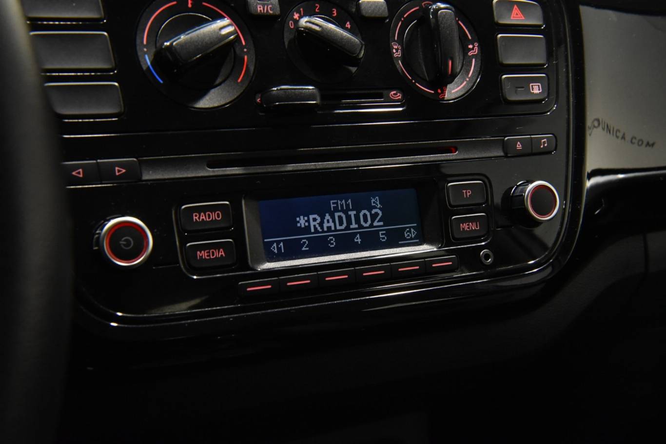 VOLKSWAGEN Up! 18