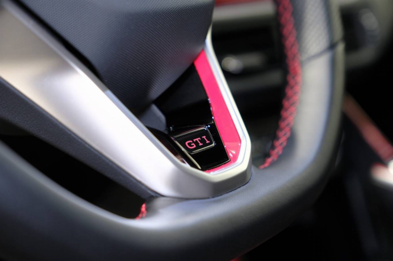 VOLKSWAGEN Polo GTI 64