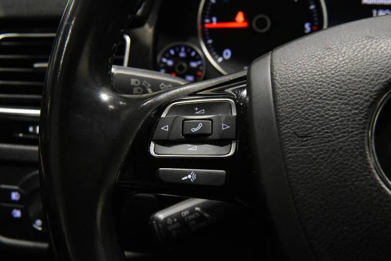 VOLKSWAGEN Touareg 7