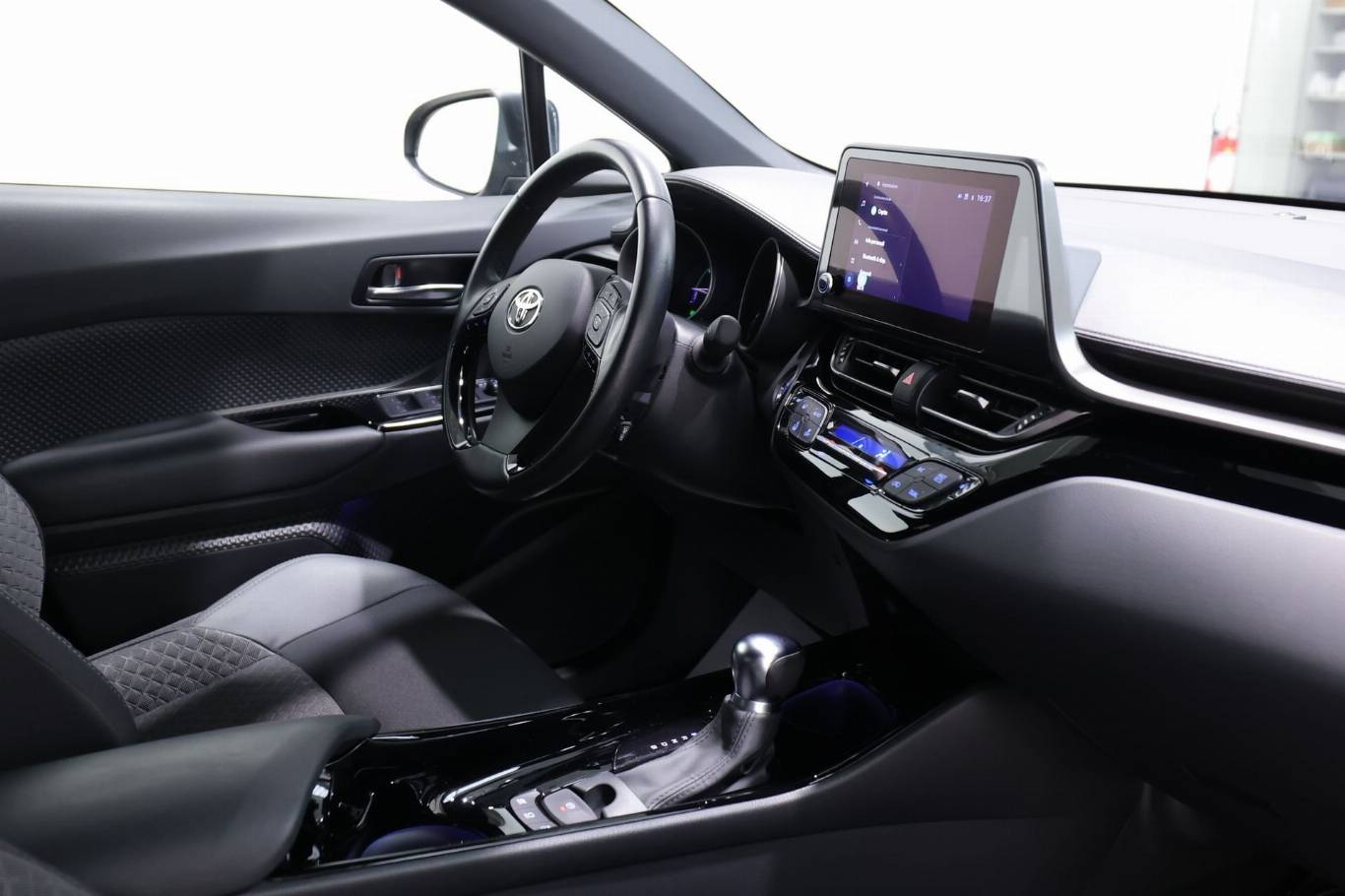 TOYOTA C-HR 47