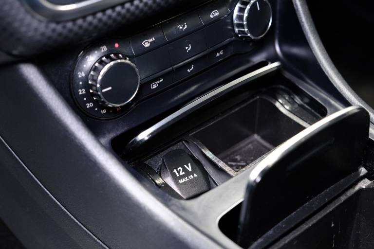 MERCEDES-BENZ A 180 31
