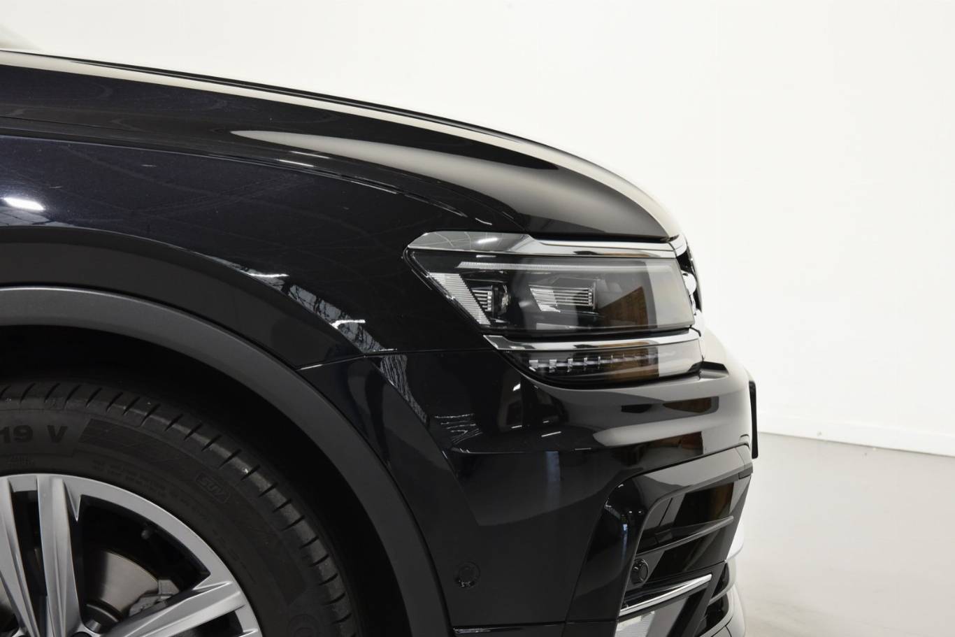 VOLKSWAGEN Tiguan 38