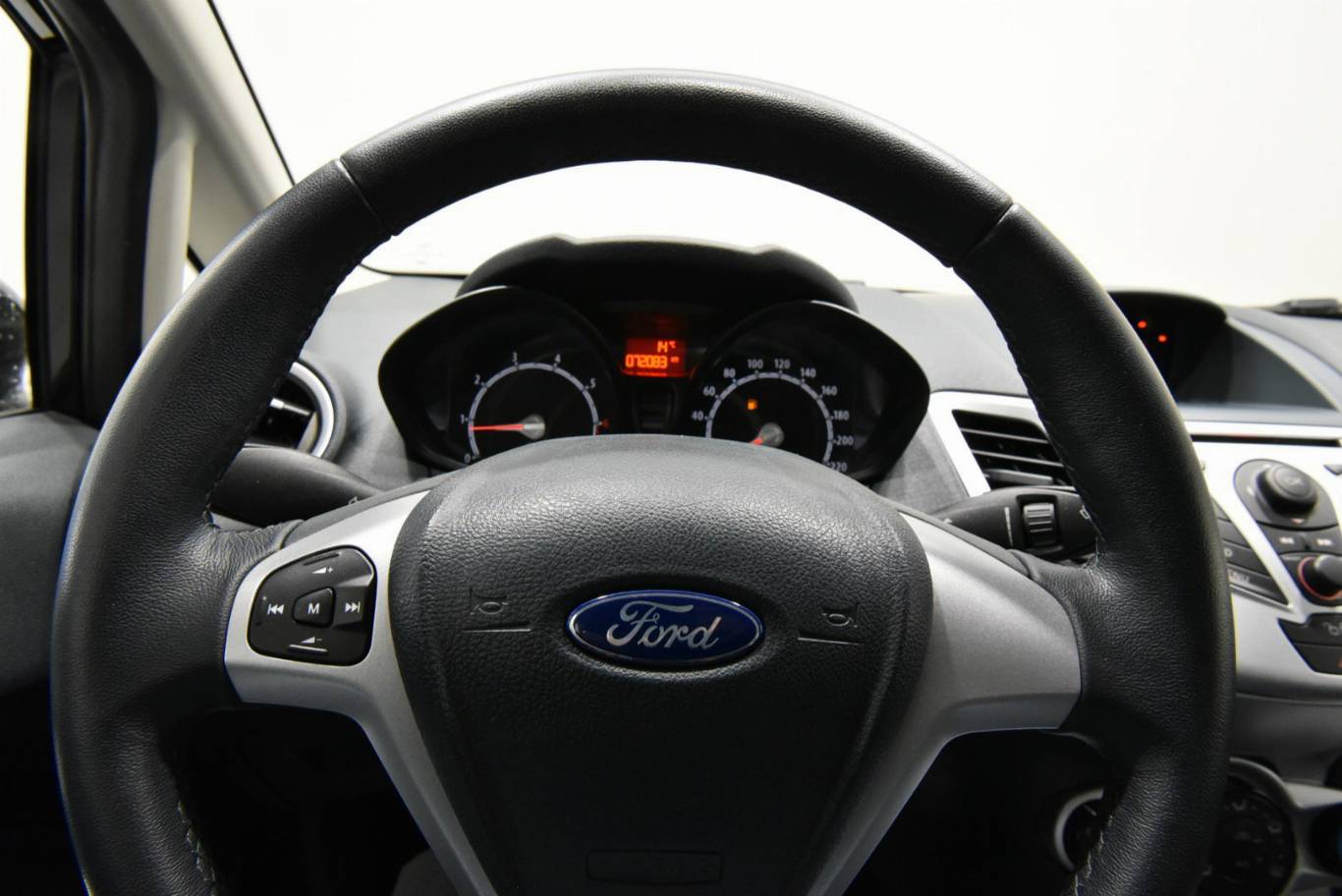 FORD Fiesta 12