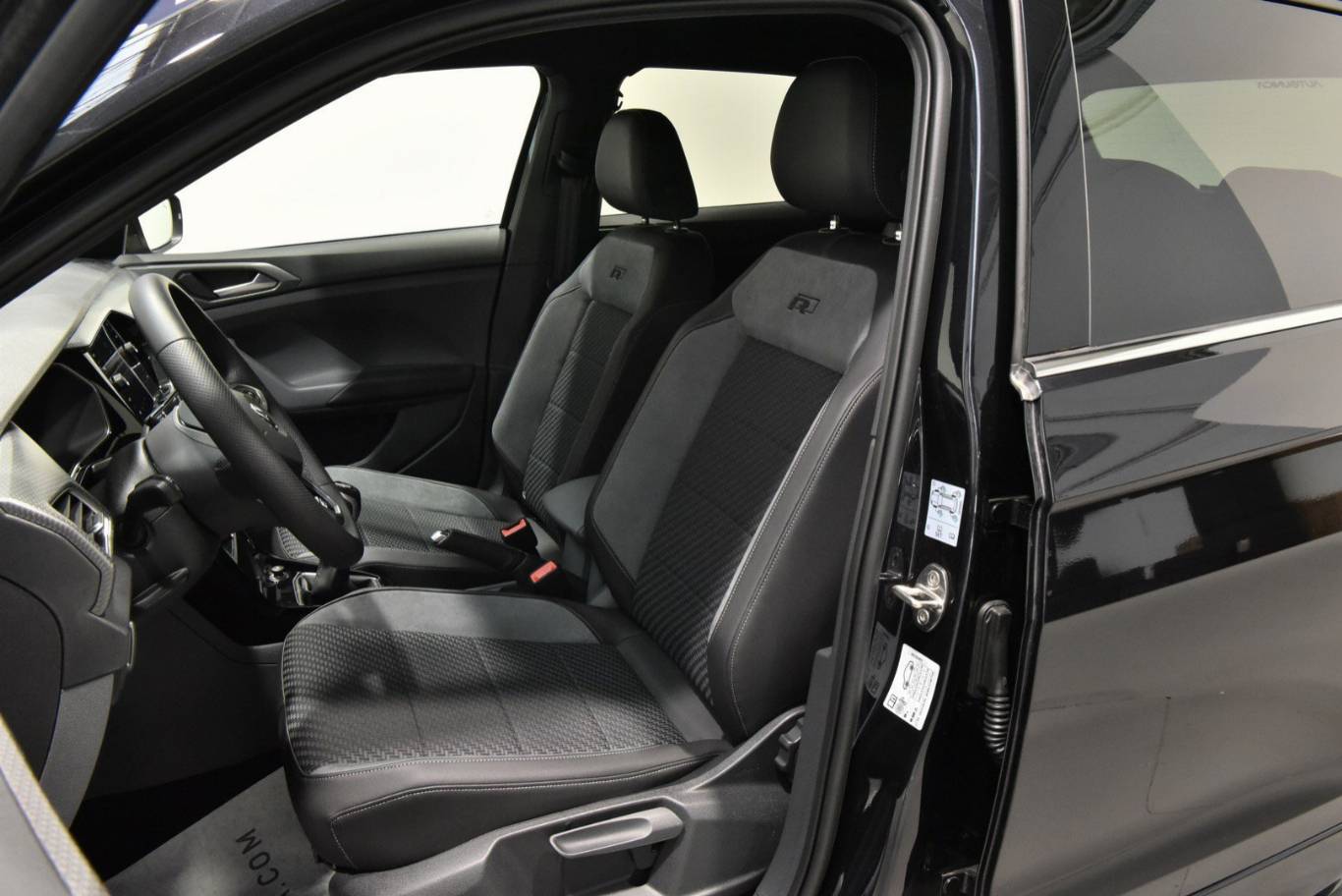 VOLKSWAGEN T-Cross 4