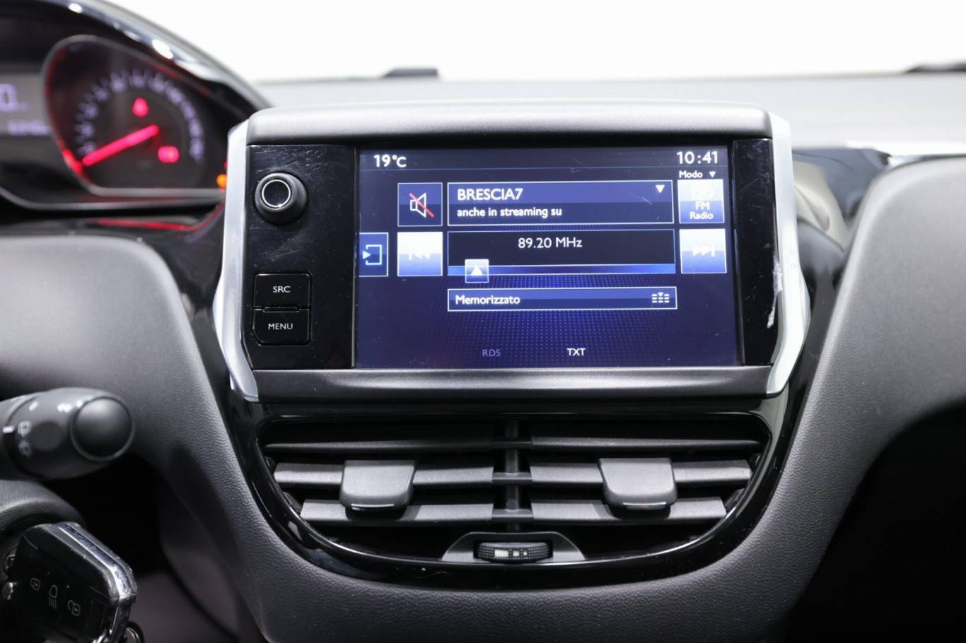 PEUGEOT 208 9