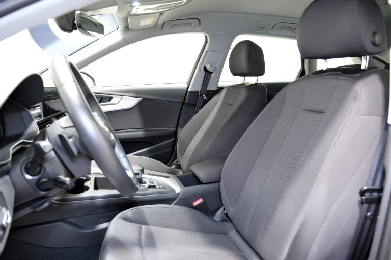 AUDI A4 6