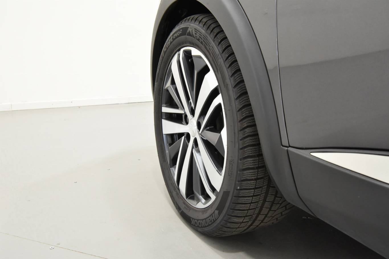 PEUGEOT 3008 8