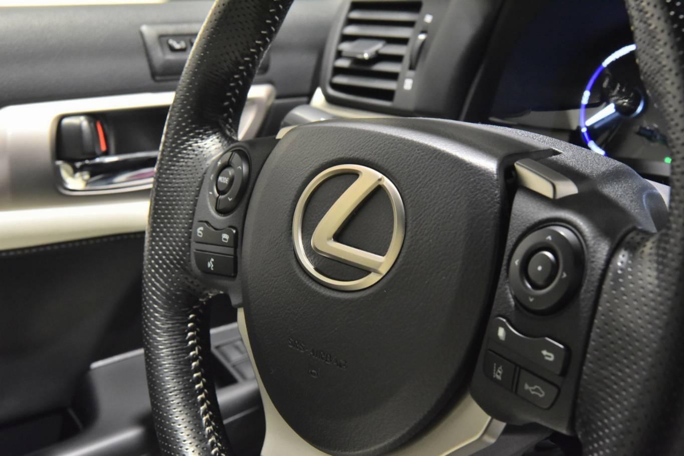 LEXUS CT 200h 49