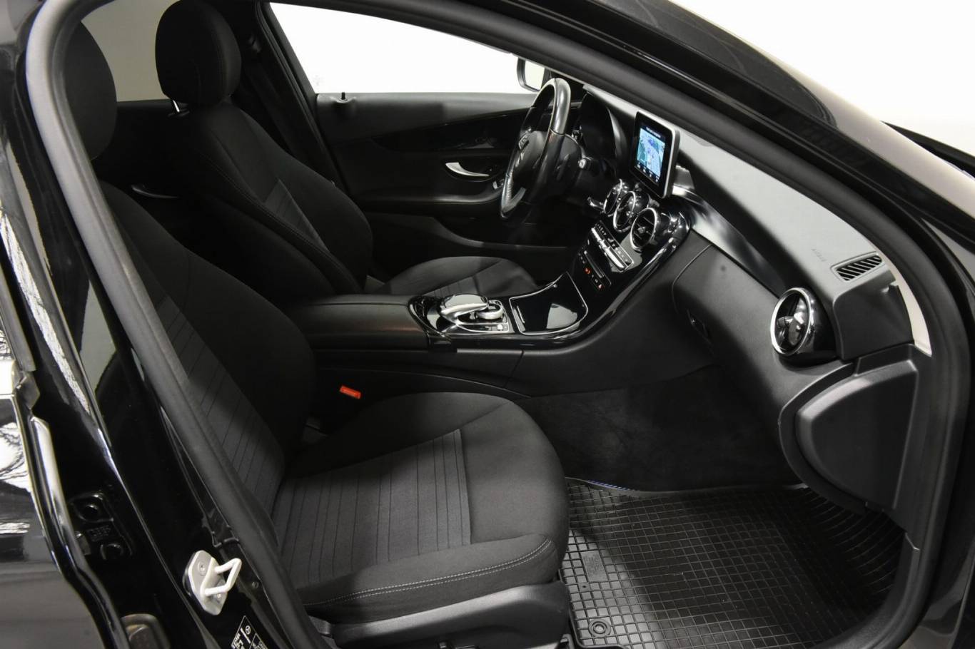 MERCEDES-BENZ C 200 21