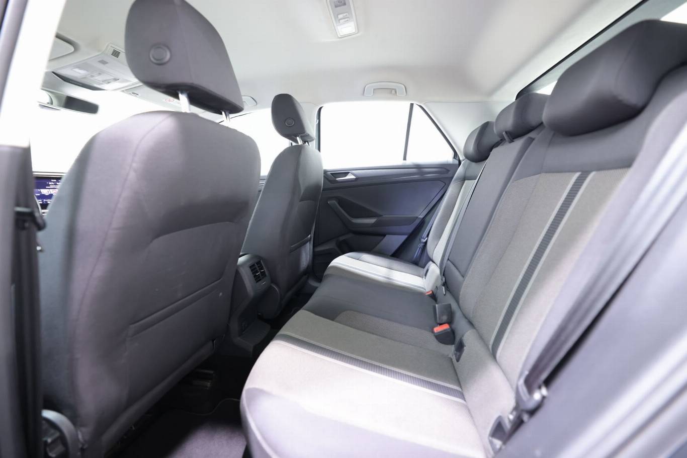 VOLKSWAGEN T-Roc 35