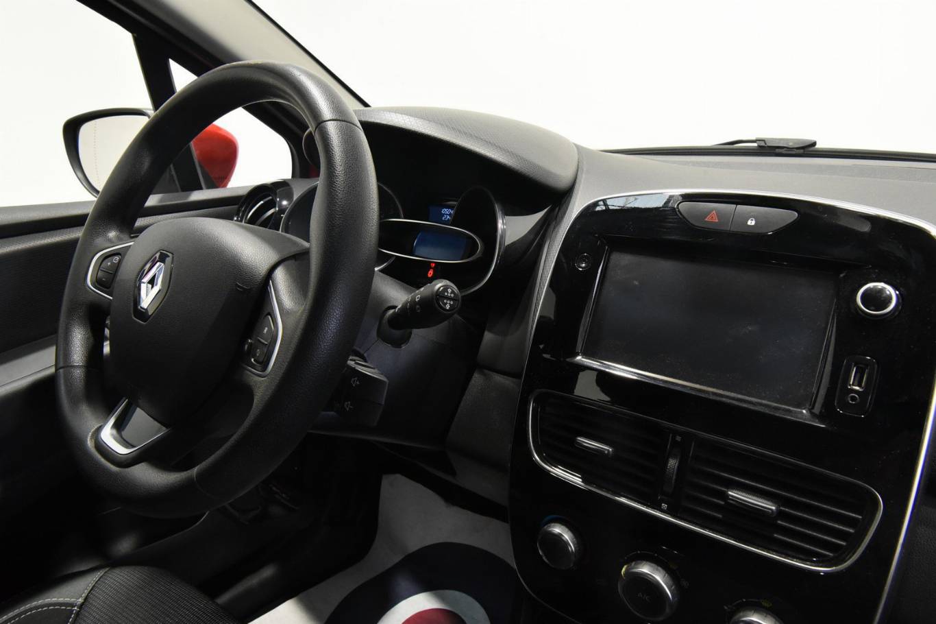 RENAULT Clio 23