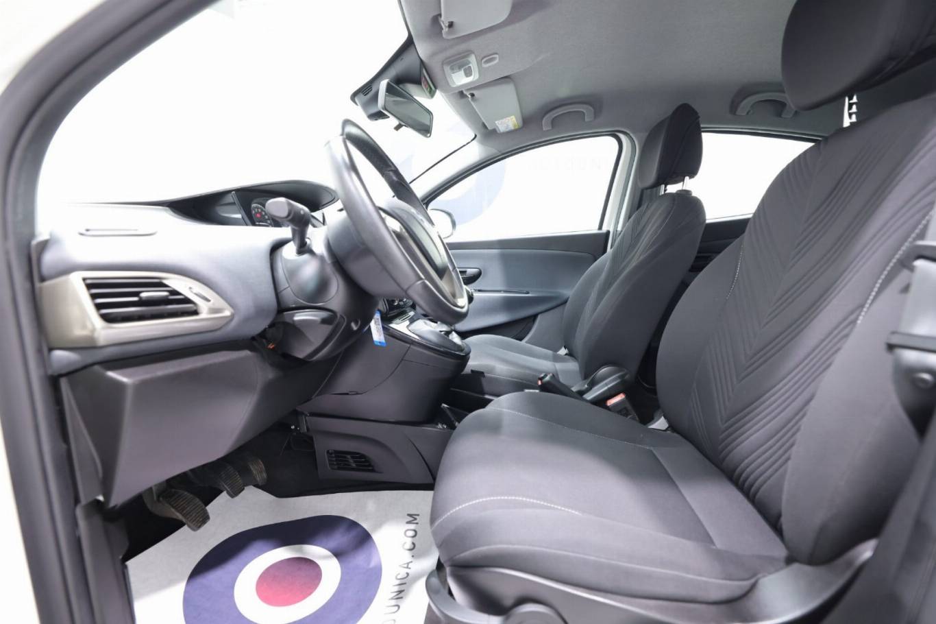 LANCIA Ypsilon 19