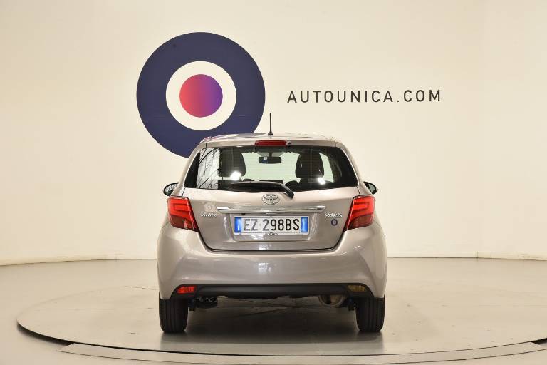 TOYOTA Yaris 6