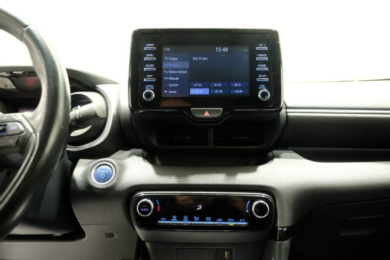 TOYOTA Yaris 9