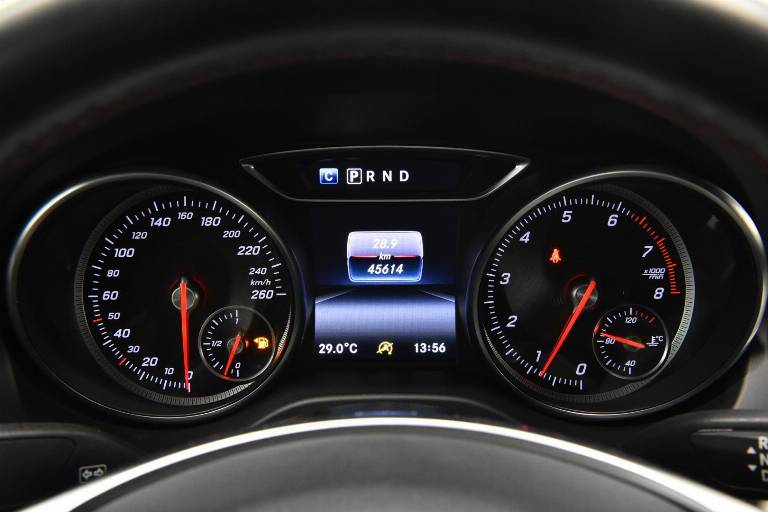 MERCEDES-BENZ CLA 180 25
