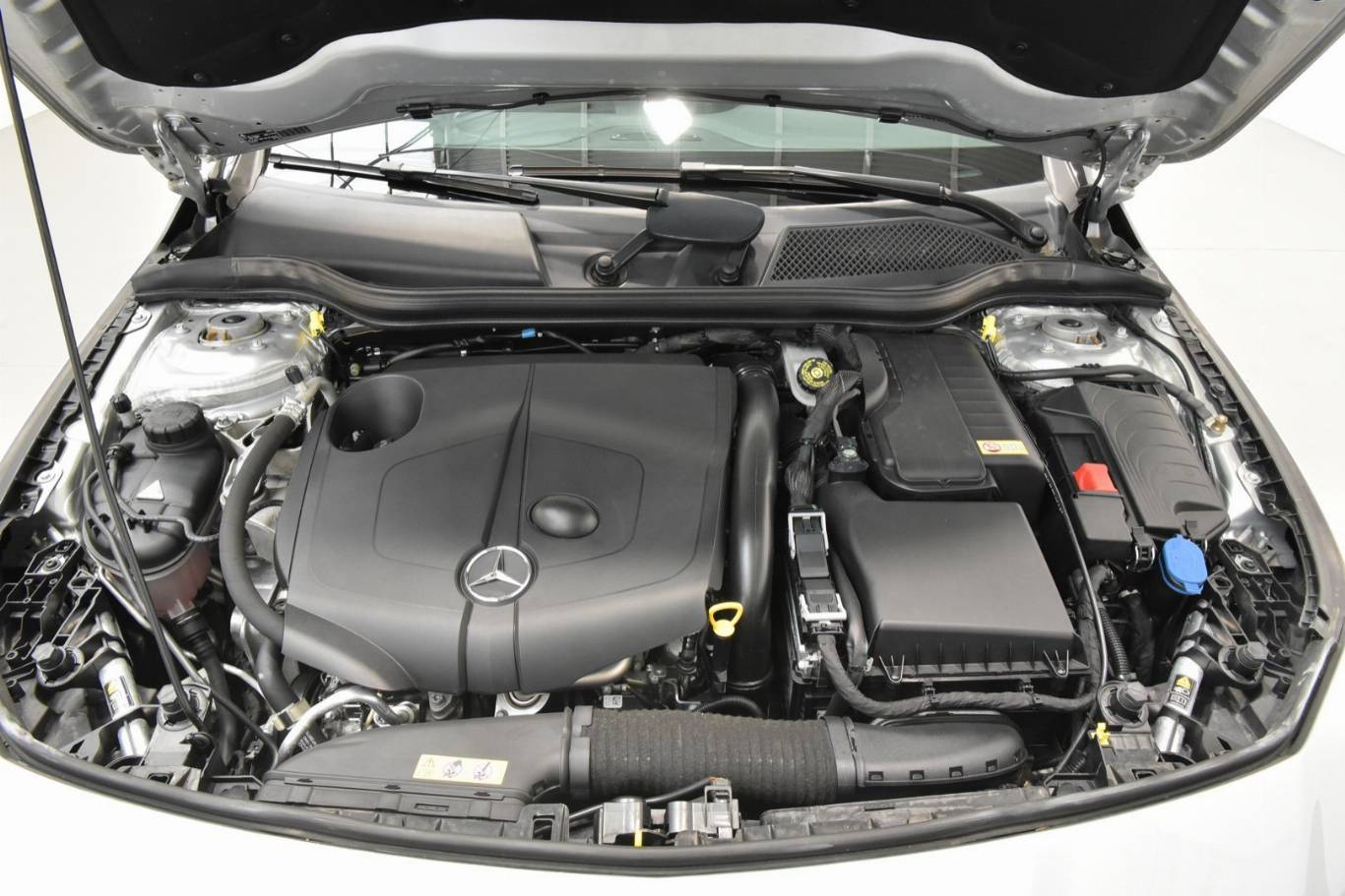 MERCEDES-BENZ CLA 200 12