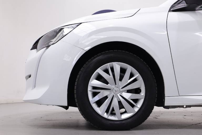 PEUGEOT 208 17