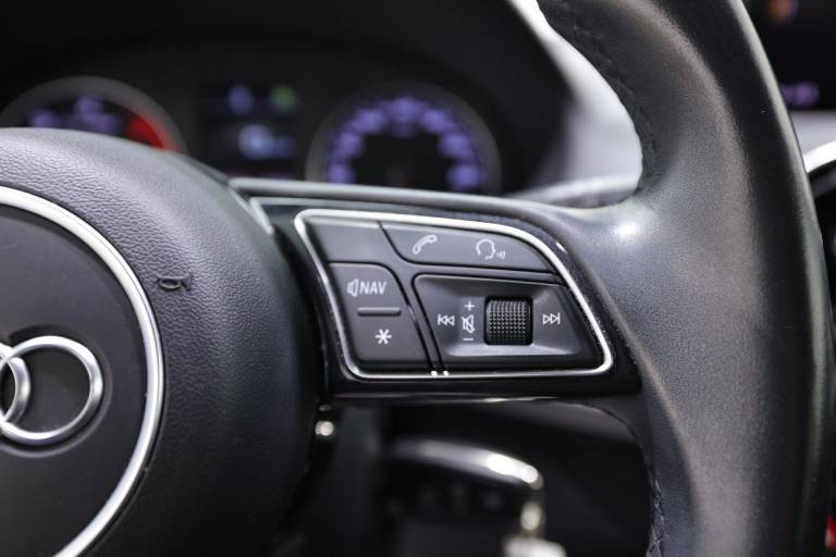 AUDI Q2 21