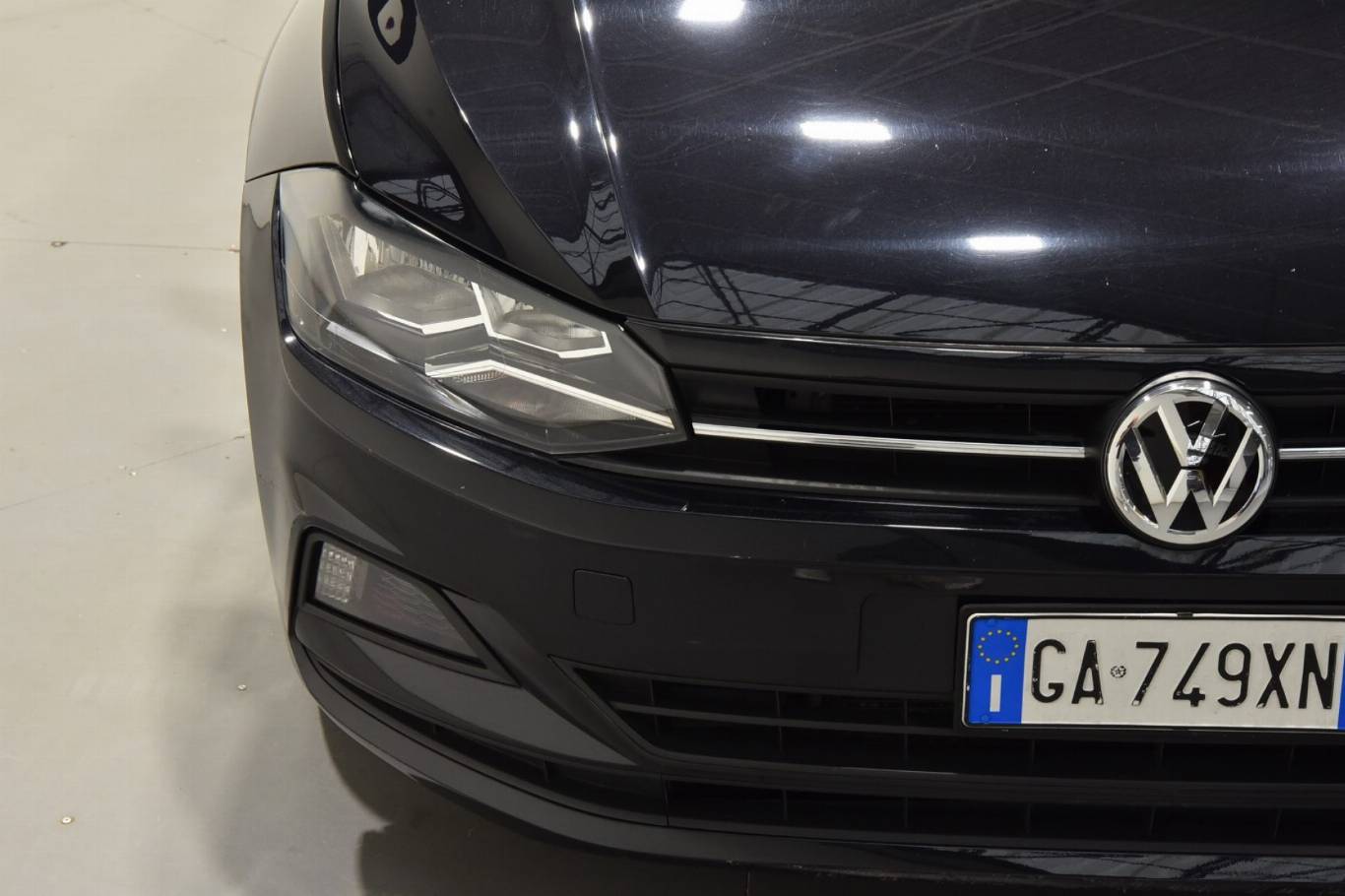 VOLKSWAGEN Polo 11