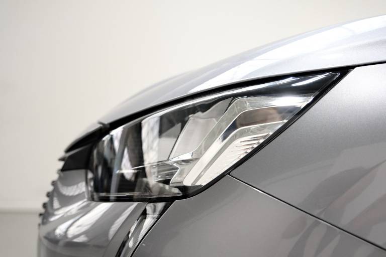 PEUGEOT 208 47
