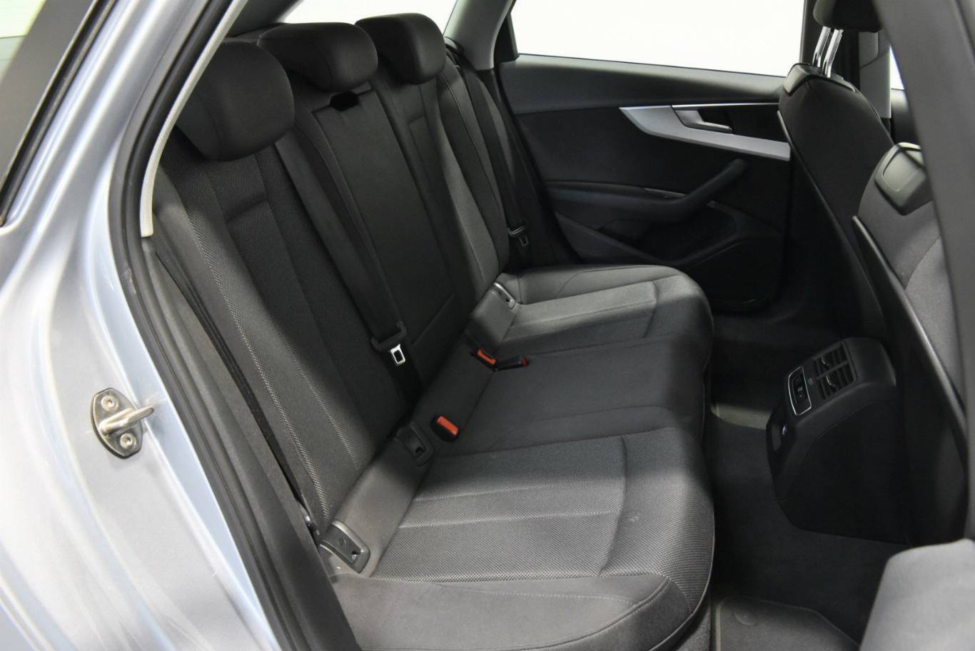 AUDI A4 52