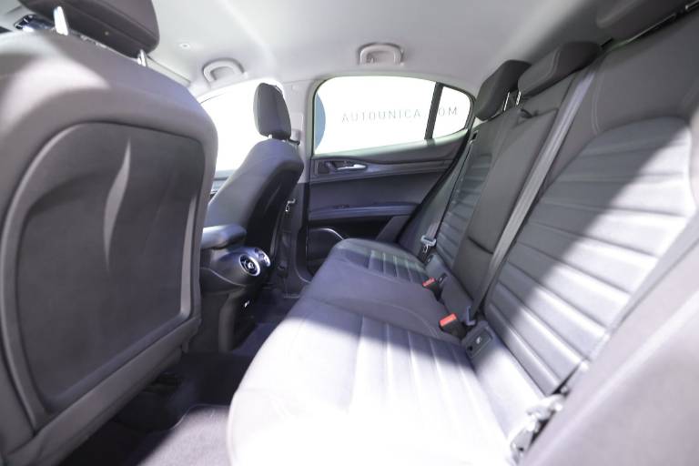 ALFA ROMEO Stelvio 37