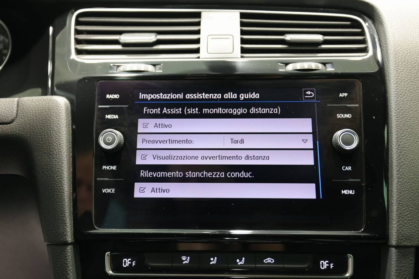 VOLKSWAGEN Golf 26