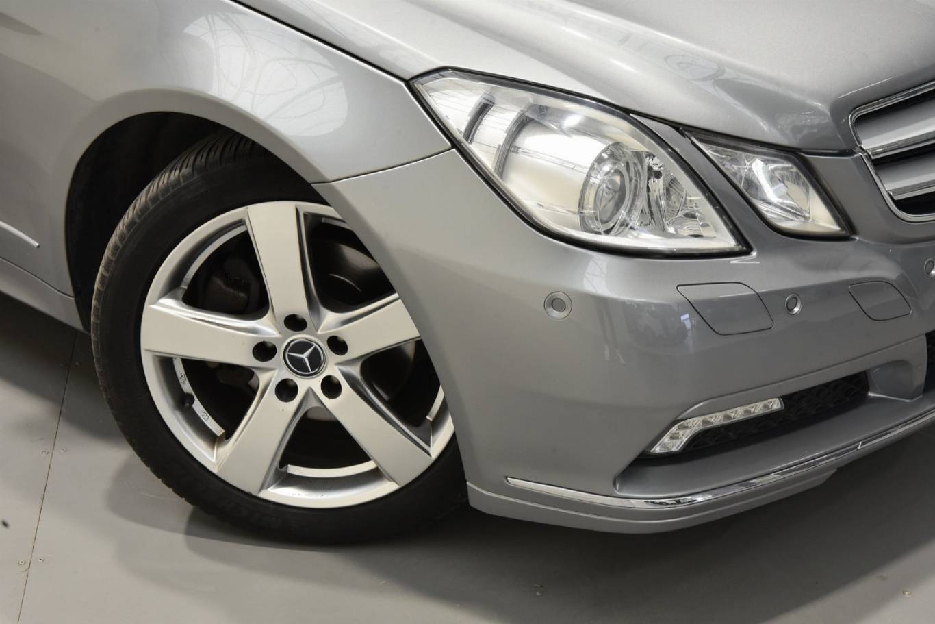 MERCEDES-BENZ E 220 57