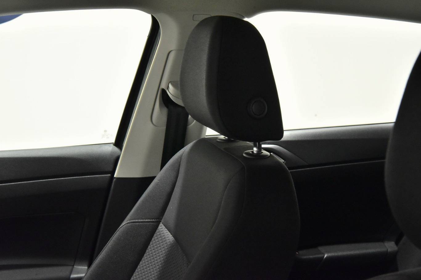 VOLKSWAGEN Polo 22