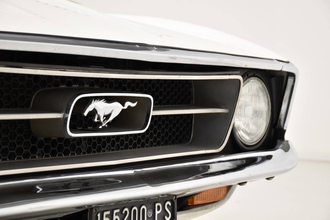 FORD Mustang 81