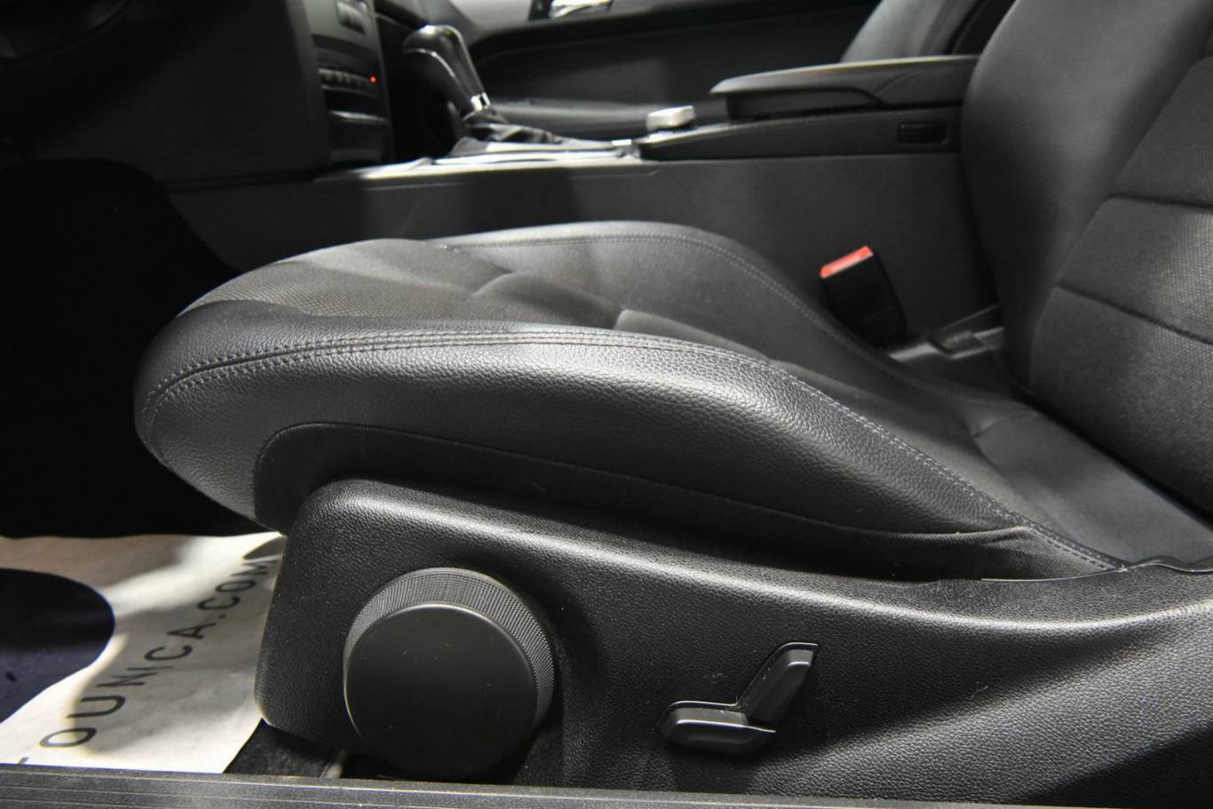 MERCEDES-BENZ E 220 44