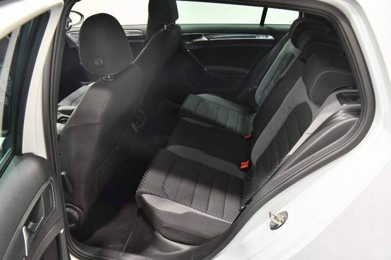 VOLKSWAGEN Golf 39