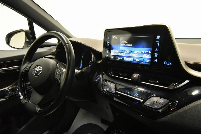 TOYOTA C-HR 28