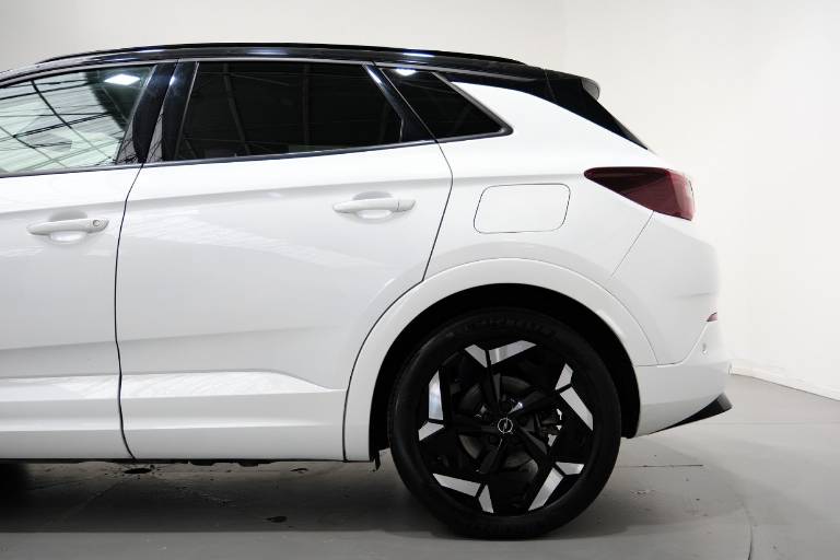 OPEL Grandland 44