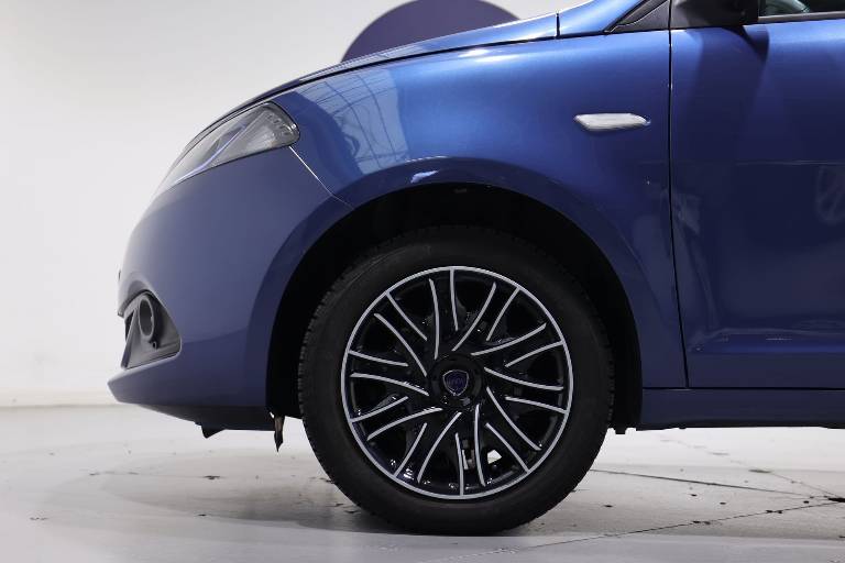LANCIA Ypsilon 17