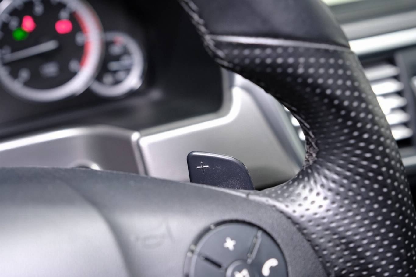 MERCEDES-BENZ E 250 26