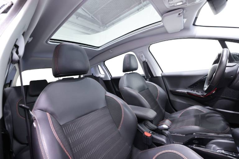 PEUGEOT 2008 46