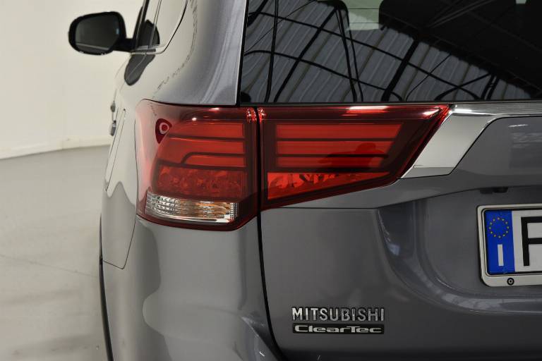 MITSUBISHI Outlander 19