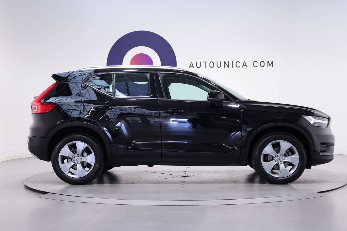 VOLVO XC40 4
