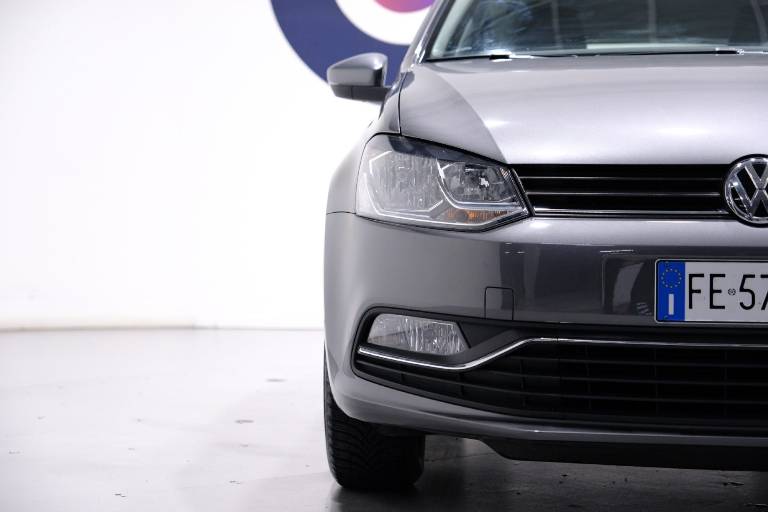 VOLKSWAGEN Polo 43