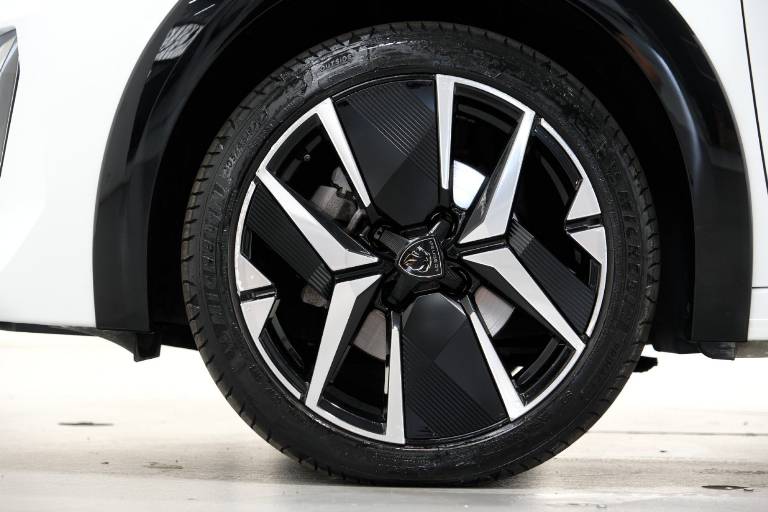 PEUGEOT 208 12