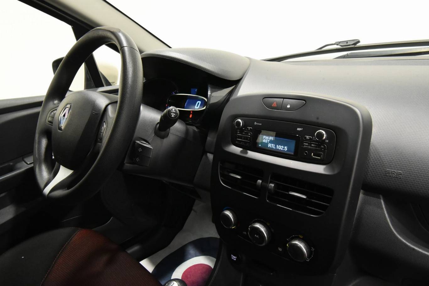 RENAULT Clio 26