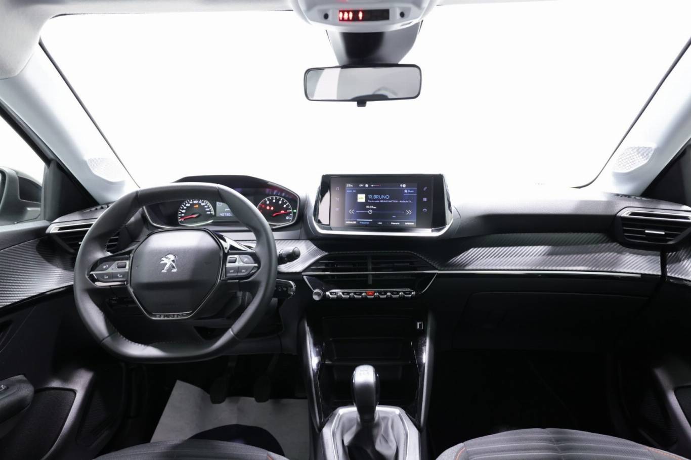 PEUGEOT 208 10