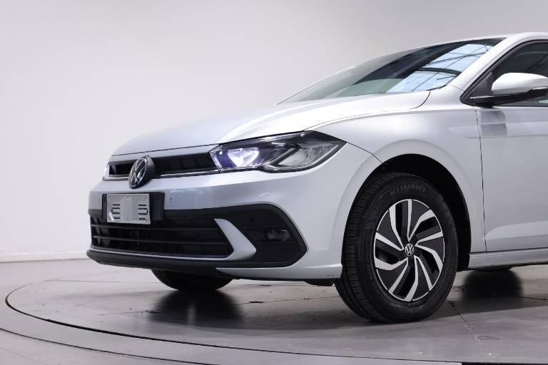 VOLKSWAGEN Polo 11