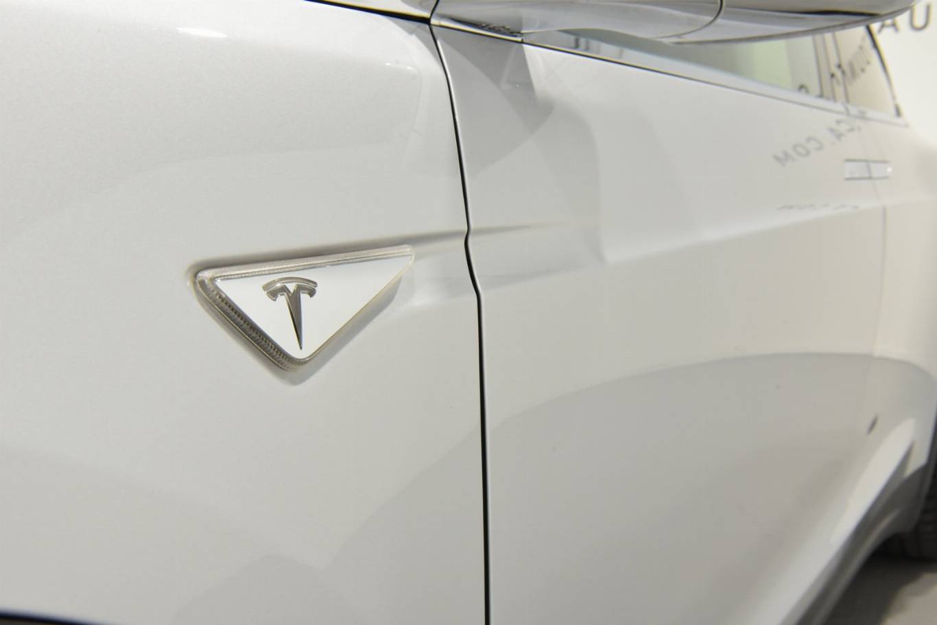 TESLA Model X 68