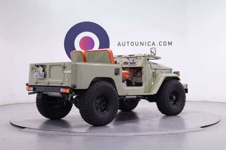 TOYOTA Land Cruiser 12