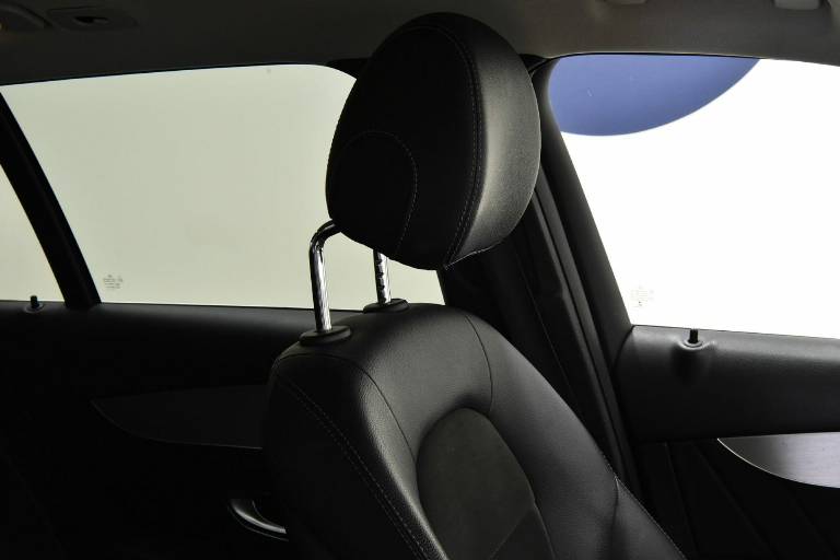 MERCEDES-BENZ GLC 220 36