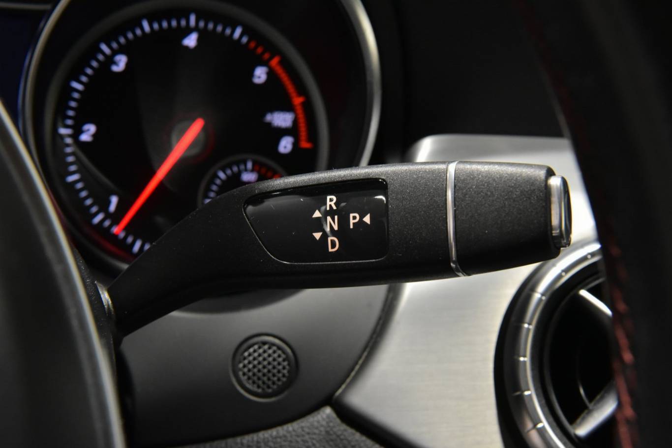 MERCEDES-BENZ CLA 220 9